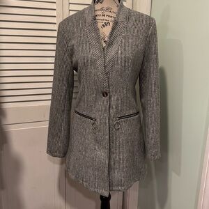 Gray tweed jacket with pockets